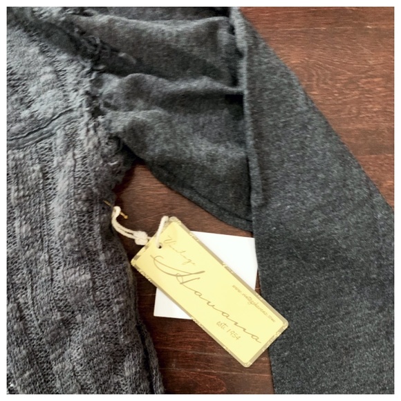 NWT Bloomingdales gray light sweater M - Picture 5 of 5